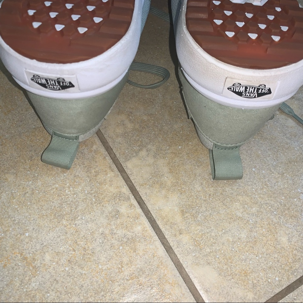 Vans - Picture 2 of 6